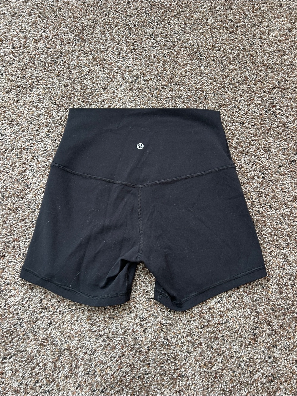 lululemon athletica High-Rise align short 4” size 6